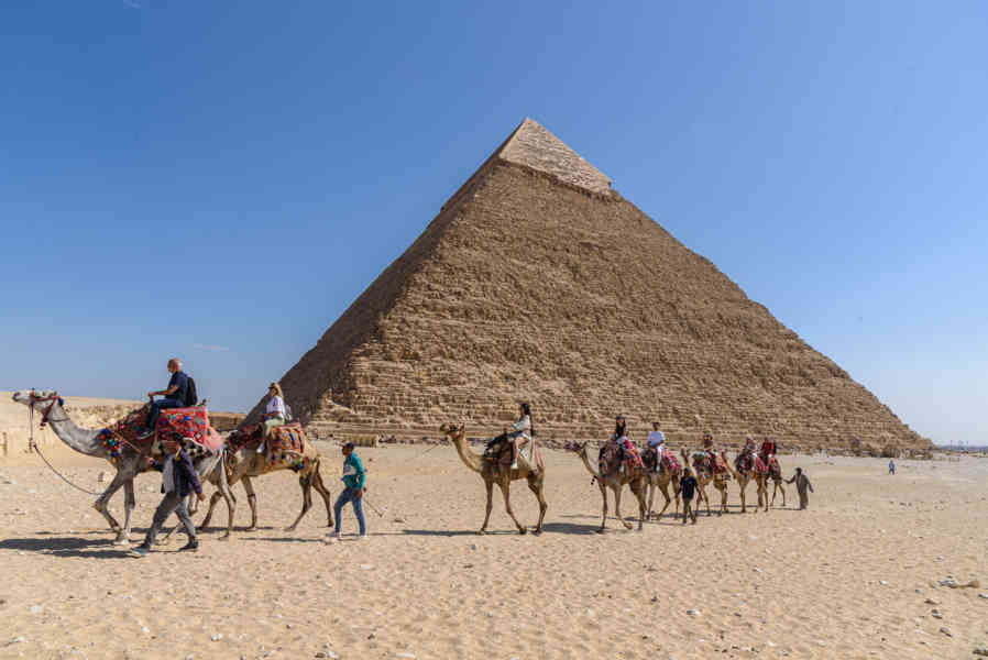 Egipto 018 - necrópolis de El Giza - pirámide de Kefrén.jpg